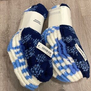NWT 2 Packages of Amazon Essentials Cozy Soft Fuzzy Socks Non Slip Grips 4 Packs